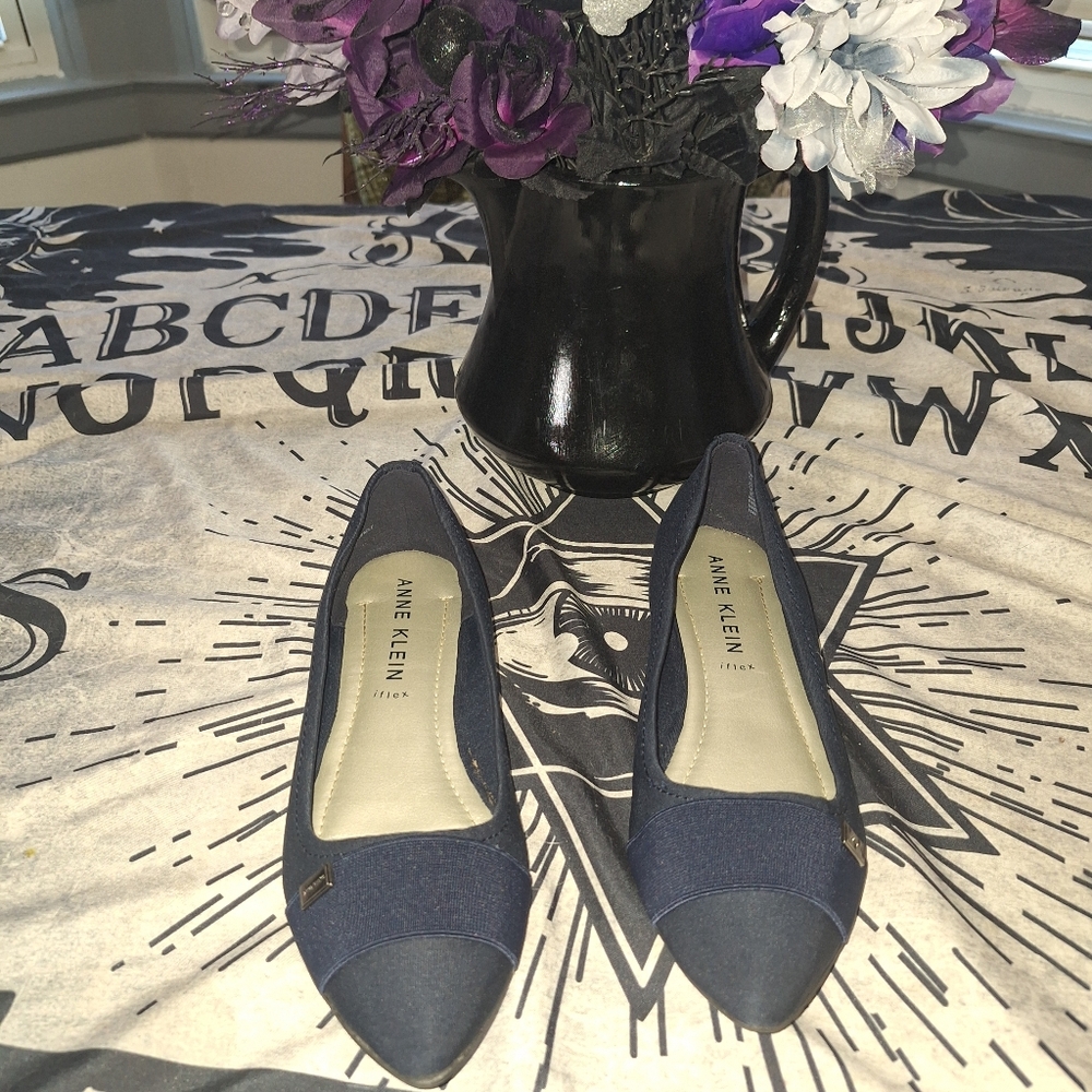 NWOB ANNE KLEIN I FLEX DARK NAVY BLUE SZ  81/2 OLEESA FLATS